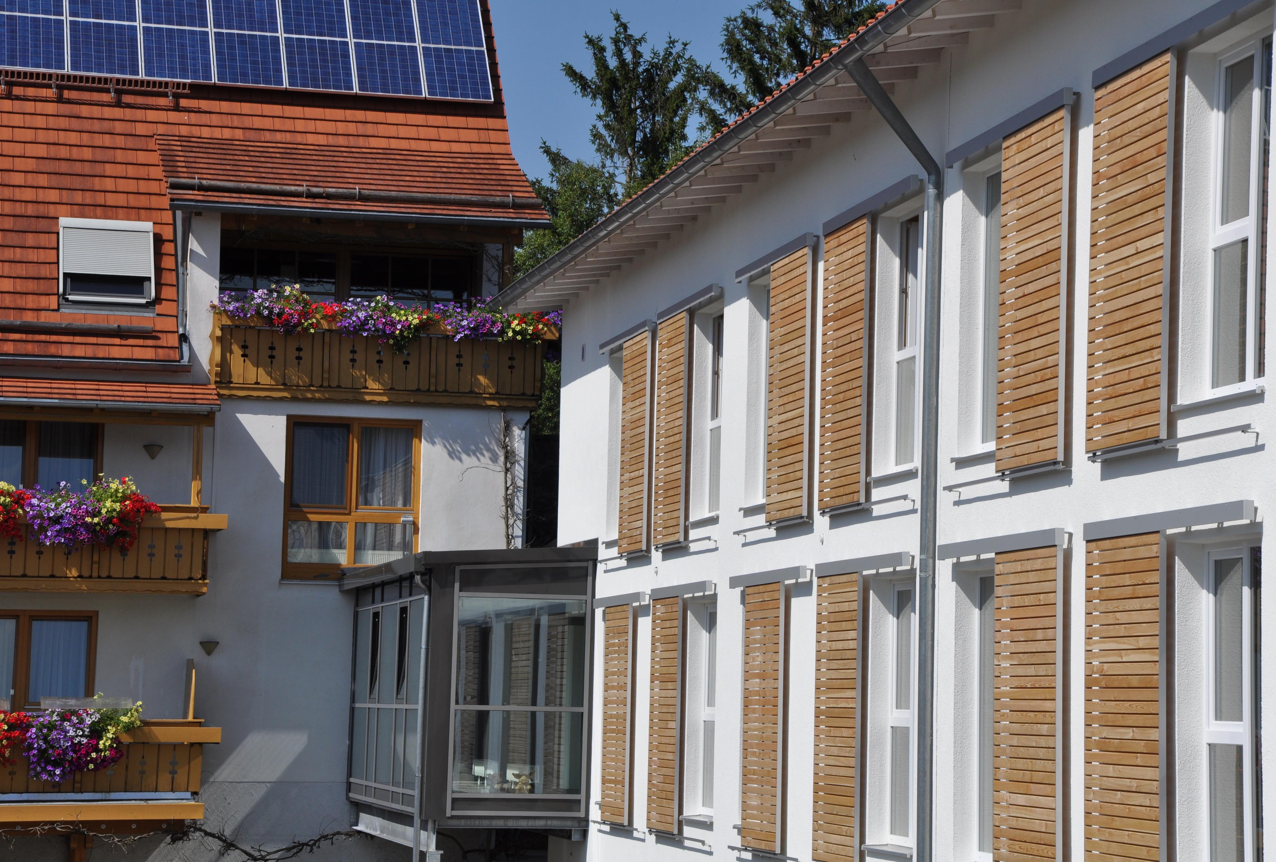 Holzschiebeläden. Der klassiche Sonnenschutz für Fenster.